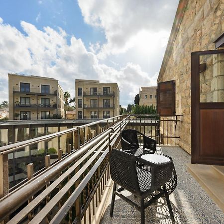 Orient By Isrotel Exclusive Jerusalem Exterior foto The view from the balcony of a typical apartment