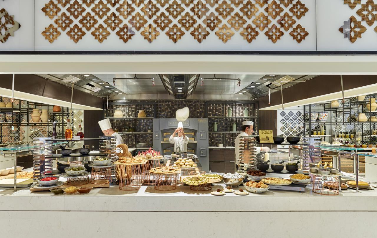Orient By Isrotel Exclusive Jerusalem Exterior foto The open kitchen at the restaurant