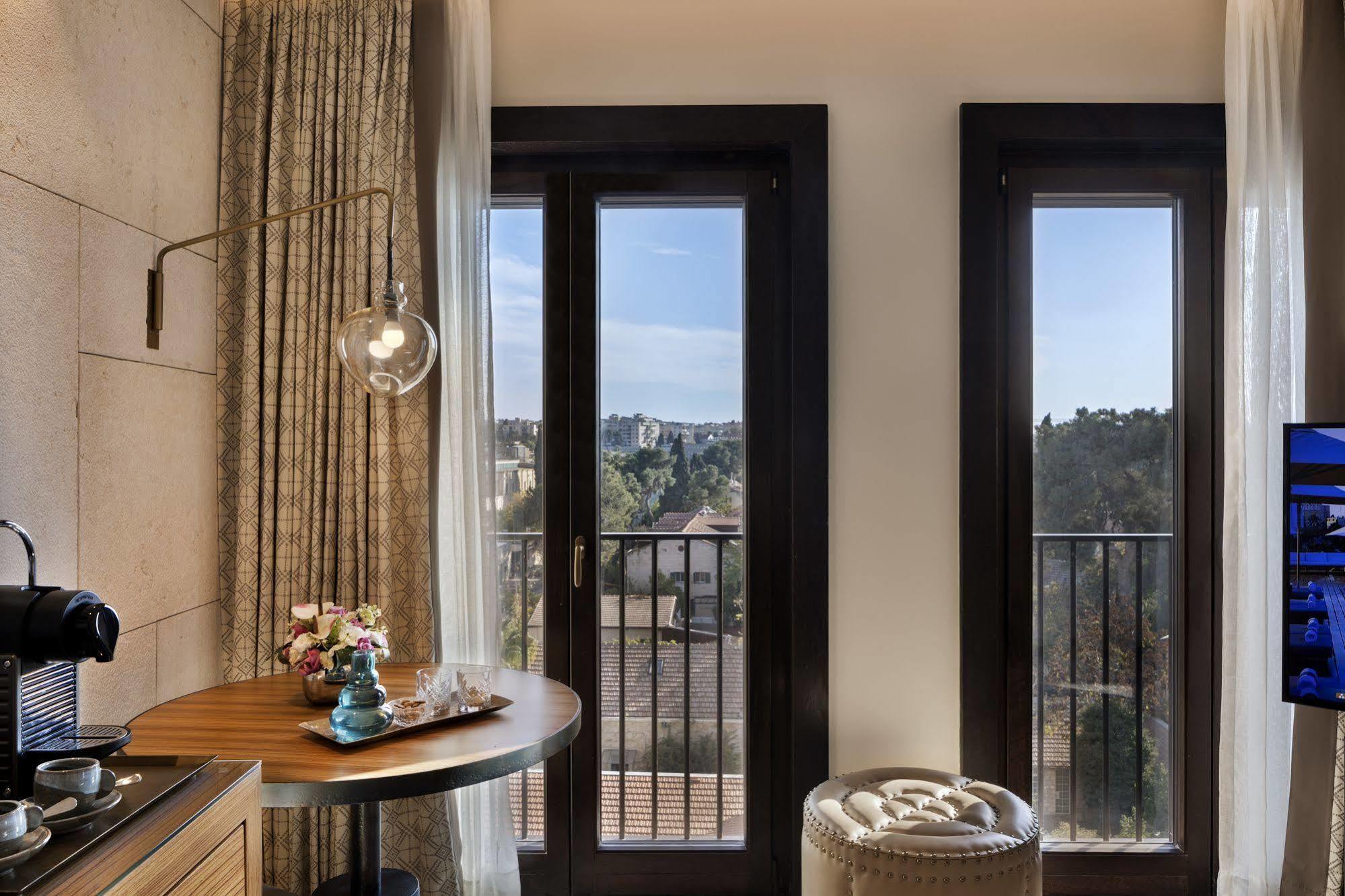 Orient By Isrotel Exclusive Jerusalem Exterior foto A view from a suite at the Beverly Hills Hotel